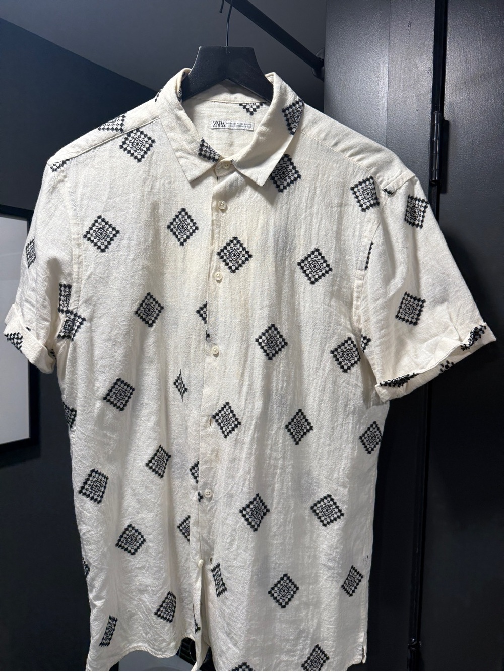 Zara White Short-Sleeve Button-Down Shirt with Black Diamond Motif